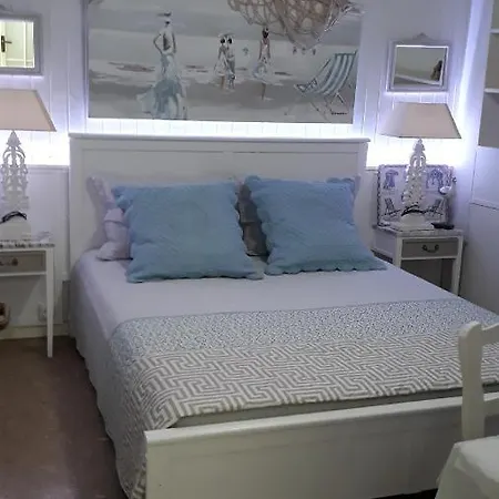 D'hotes Chez Catherine A Bord De Avec Salle De Bains Privee Bed & Breakfast Reus